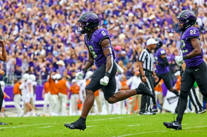 Oct 2, 2021; Fort Worth, Texas, USA; TCU Horned Frogs running back Zach Evans (6) reacts after scoring a touchdown during the first quarter against the Texas Longhorns at Amon G. Carter Stadium. Mandatory Credit: Kevin Jairaj-USA TODAY Sports